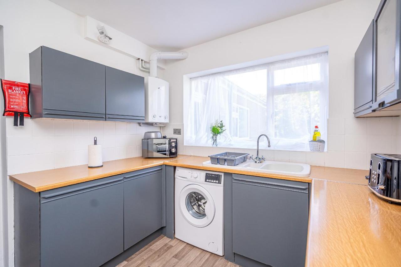 Spacious 5 Bedroom House - Sleeps 7 - 3-Car Driveway - Work - Leisure Wolverhampton Exterior foto